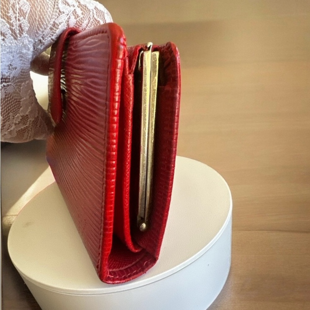 Louis Vuitton Epi Kisslock Bifold Wallet - Picture 8 of 8